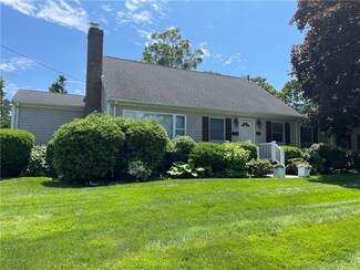 15 Parker Ave, Newport, RI 02840