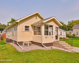 1020 2nd Ave N, Grand Forks, ND 58203