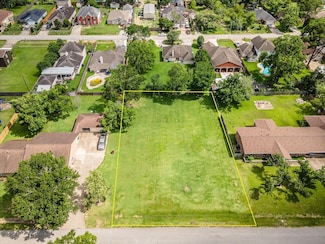 8201 Folkstone Ln, Houston, TX 77075