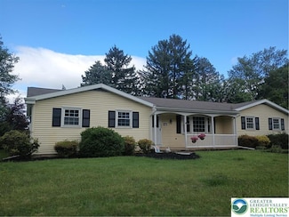 6059 Clubhouse Ln, Wescosville, PA 18106