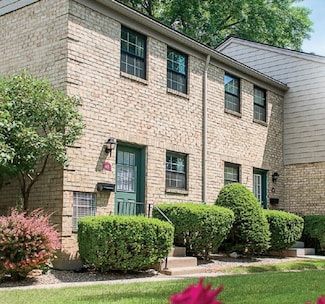 17 Chartwell Ct, Rochester, NY 14618