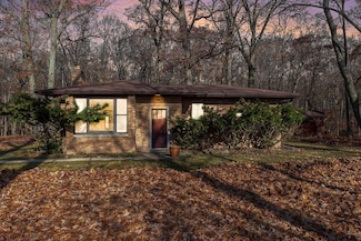 6629 W East Rd, Three Oaks, MI 49128