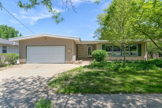 412 Dickens St, Parkersburg, IA 50665