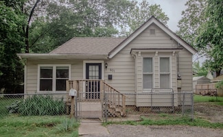 501 W Center Ave, Springdale, AR 72764