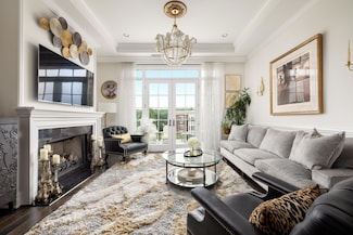 2000 Royal Ct Unit 2312, North Hills, NY 11040