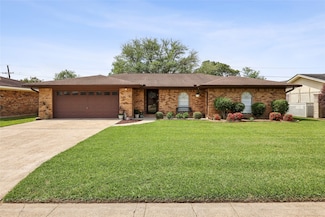 1315 Pine Ln, Port Neches, TX 77651