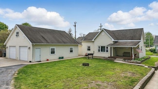 993 High St, Middletown, IN 47356