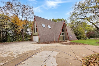 N67W32498 Wildwood Point Rd, Hartland, WI 53029