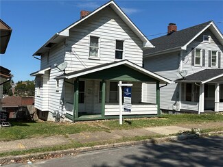 385 3rd St, Washington, PA 15301