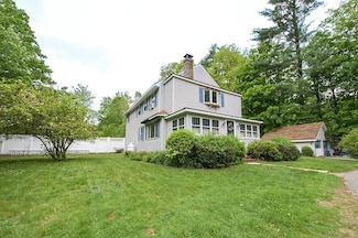 26 Main St, Sandown, NH 03873
