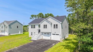 226 Meadow View Ln, Tiverton, RI 02878