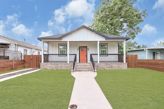 2412 Lucas St, Houston, TX 77026