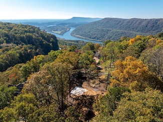 204 Mathes Ln, Signal Mountain, TN 37377