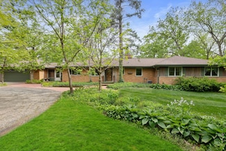 40W437 Fair Oaks Dr, Saint Charles, IL 60175