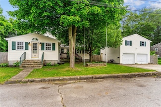 16 Spectacle Ave, Warwick, RI 02888
