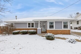 7206 Maple Dr, Urbandale, IA 50322