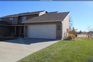 200 Prairie Bluff Dr, Sergeant Bluff, IA 51054