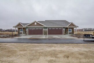 815 Vineyard Dr, Cambridge, WI 53523
