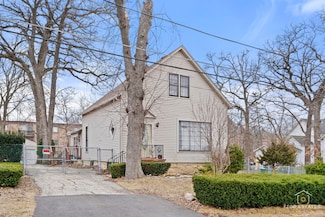 17 Lake St, Lake Zurich, IL 60047