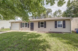 1112 E 27th St, Lawrence, KS 66046
