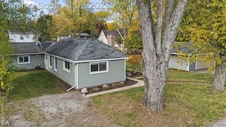 3266 Rio Vista St, Commerce Township, MI 48382