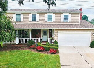 4860 Coral Gables Dr, Cleveland, OH 44134