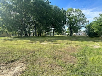 915 E 3rd St, Okmulgee, OK 74447