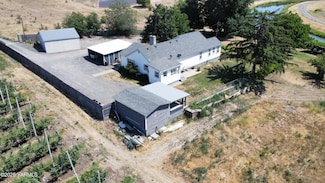 960 Knight Hill Rd, Zillah, WA 98953