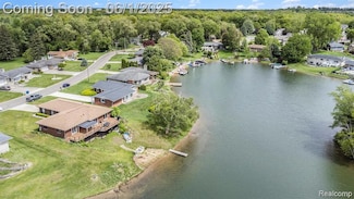 687 Sunnybeach Dr, White Lake, MI 48386