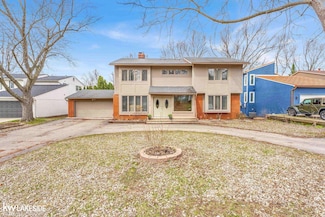2110 Langham Dr, West Bloomfield, MI 48323
