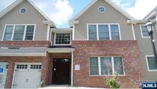 22 Hemlock Ln, Tenafly, NJ 07670