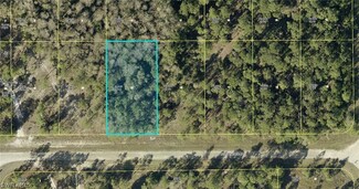 427 Scottsdale St, Lehigh Acres, FL 33974