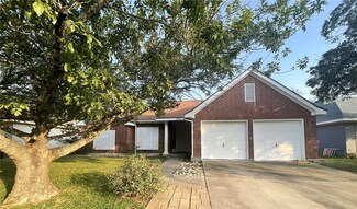 2992 Lakeview Dr E, Ingleside, TX 78362