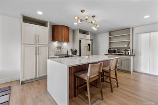 690 S Newark Ct, Aurora, CO 80012