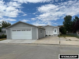 407 Susie Ave, Diamondville, WY 83116