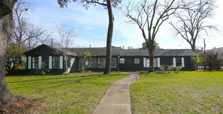 5221 Palmetto St, Bellaire, TX 77401