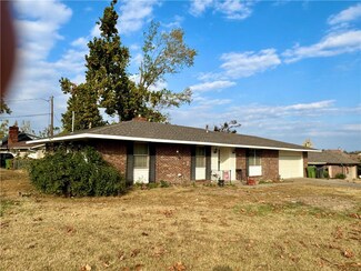 1109 W Pecan St, Rogers, AR 72756