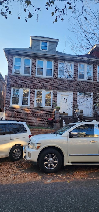 34-38 92nd St, Flushing, NY 11372