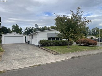 925 NW Donahoo St, McMinnville, OR 97128