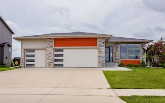 625 Meadow Rd, Adel, IA 50003