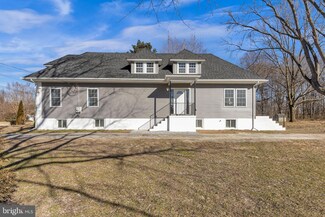 39 E End Ave, Penns Grove, NJ 08069