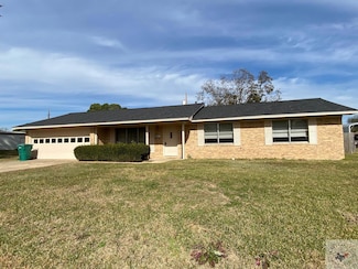 507 E Fannin St, de Kalb, TX 75559