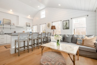 17 New St, Nantucket, MA 02554