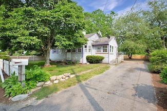 91 Baxter Rd, Hyannis, MA 02601