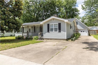 506 El Paso St SE, Gravette, AR 72736