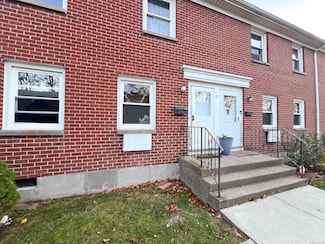 32 Karen Ct Unit b, Bridgeport, CT 06606