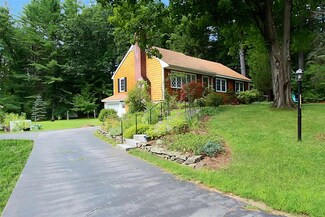 378 Amesbury Rd, Contoocook, NH 03229