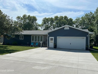 1443 Dogwood Ave, Grafton, ND 58237