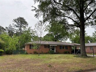 215 S Omaha Ave, Russellville, AR 72801