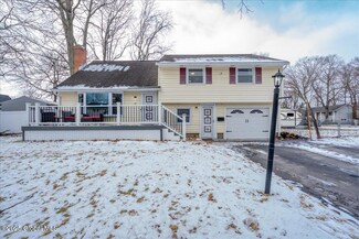 42 Merritt Dr, Schenectady, NY 12306